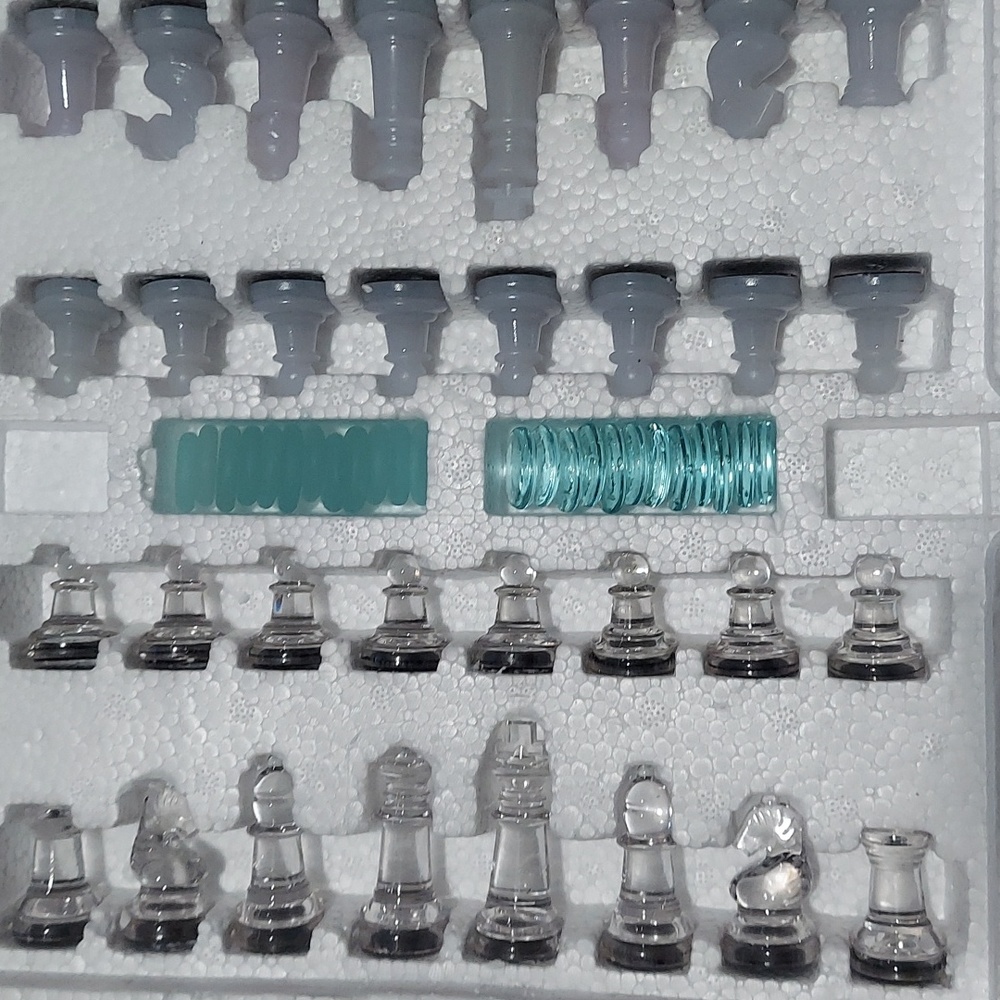 Chess & Checkers - Picture 3 of 4